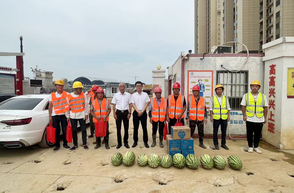 南昌市政建設集團開展夏日送清涼慰問活動